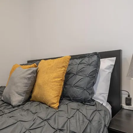 Modern 2 Bedroom Luxury * Bradford (West Yorkshire)