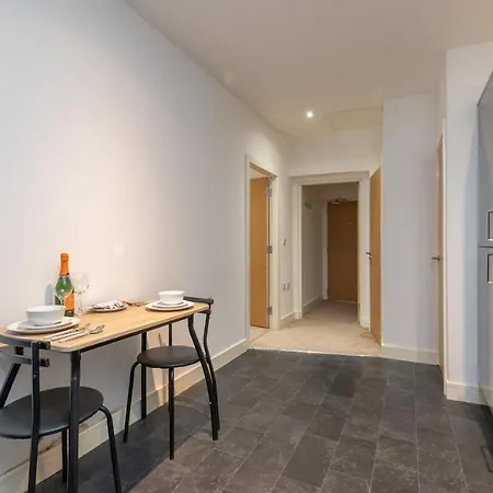 Modern 2 Bedroom Luxury * Bradford (West Yorkshire)
