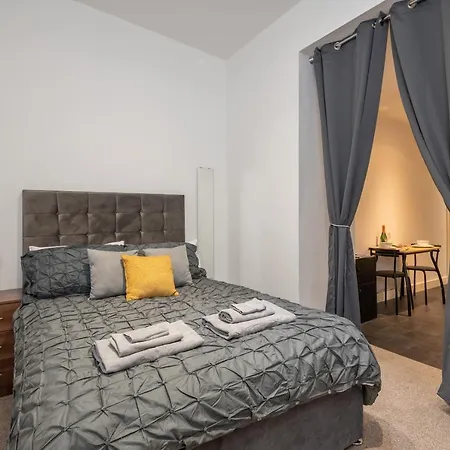 Apartment Modern 2 Bedroom Luxury *