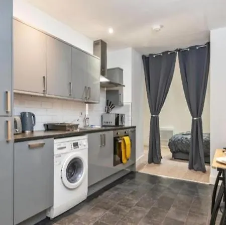 Modern 2 Bedroom Luxury * Bradford (West Yorkshire)